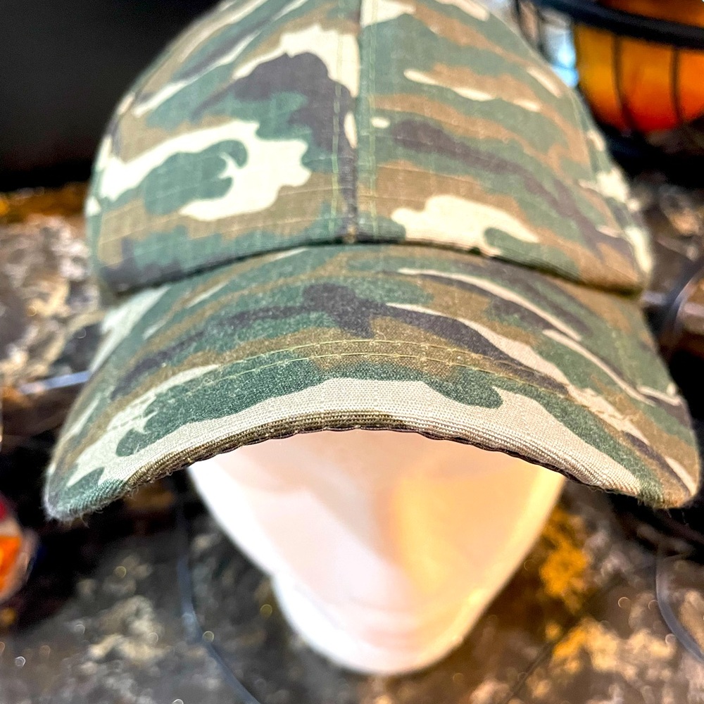 🎉2/$25🎉NWT Unisex camo cap - lightweight- adjustable Velcro strap - fall hat